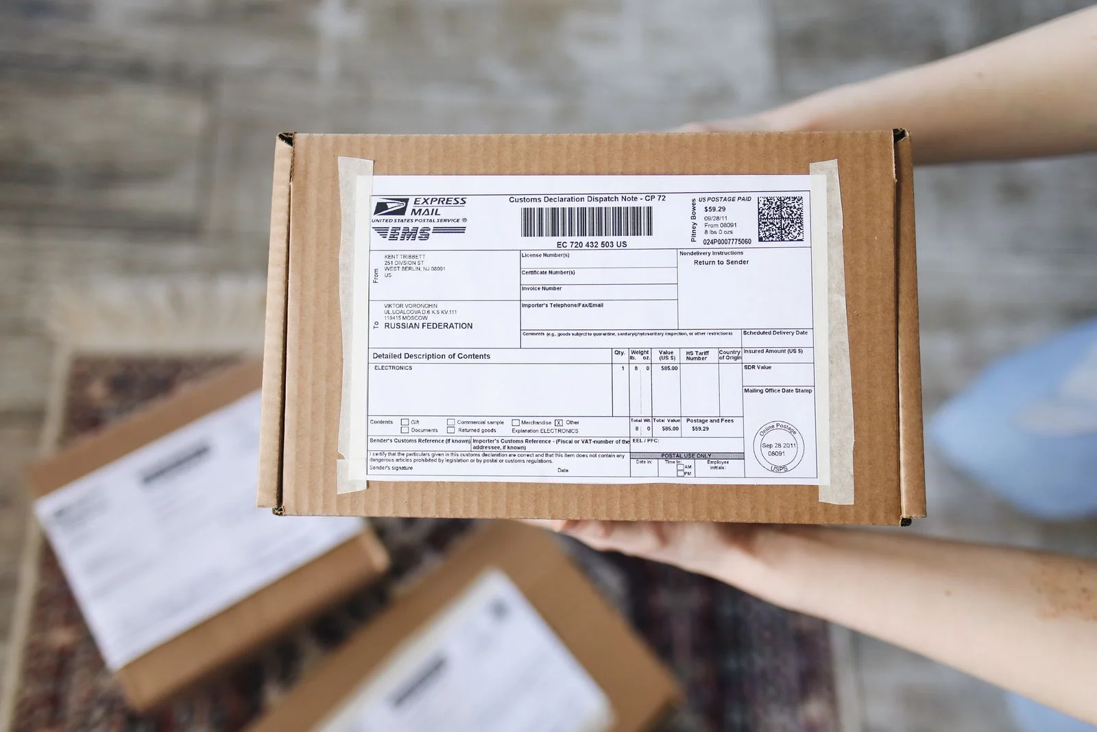 Mailer box unboxing experience compared with shipping box
