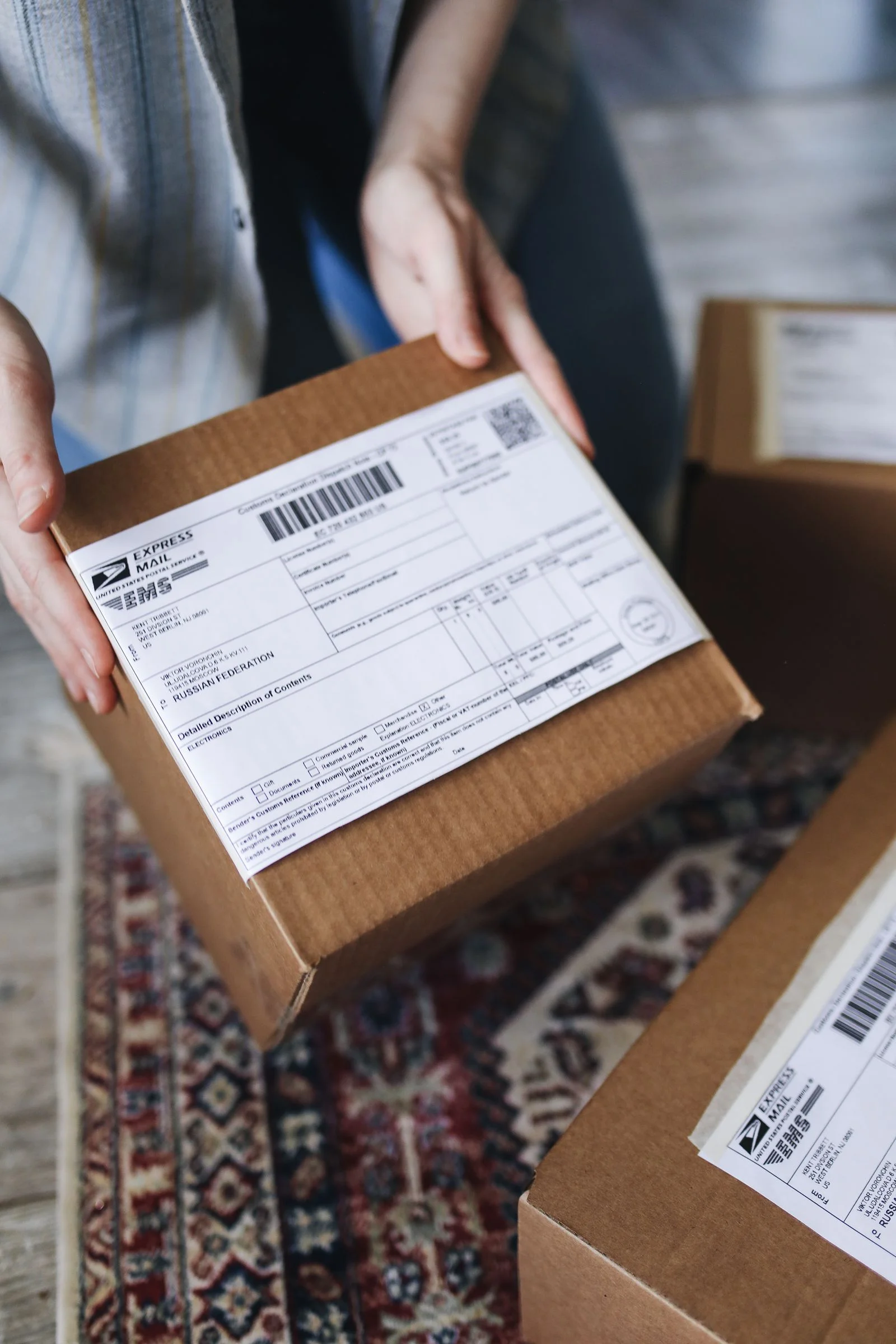 Corrugated mailer box material layers for shipping protection