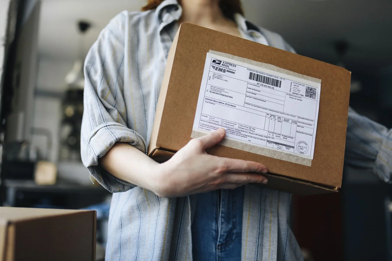 Mailer box and shipping box cost comparison for brands