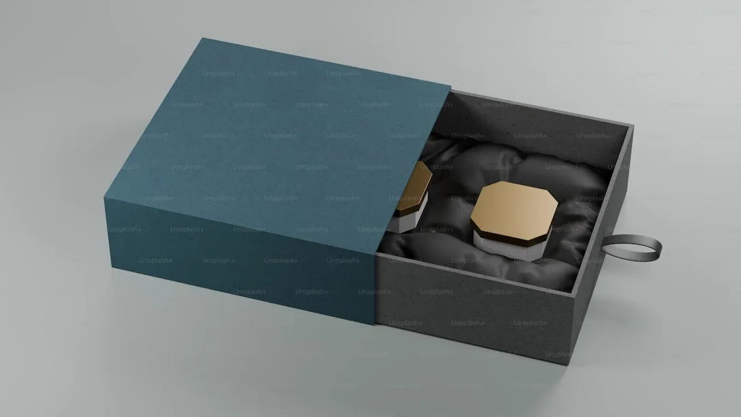 Magnetic closure subscription box