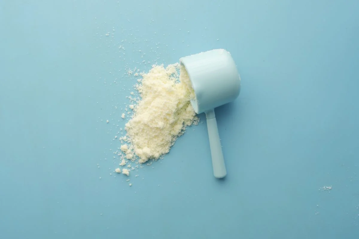 Measured powder dose in a scoop for stick pack sample testing and serving size validation