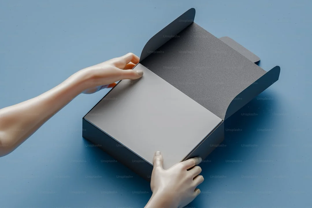 Magnetic closure rigid box demonstration