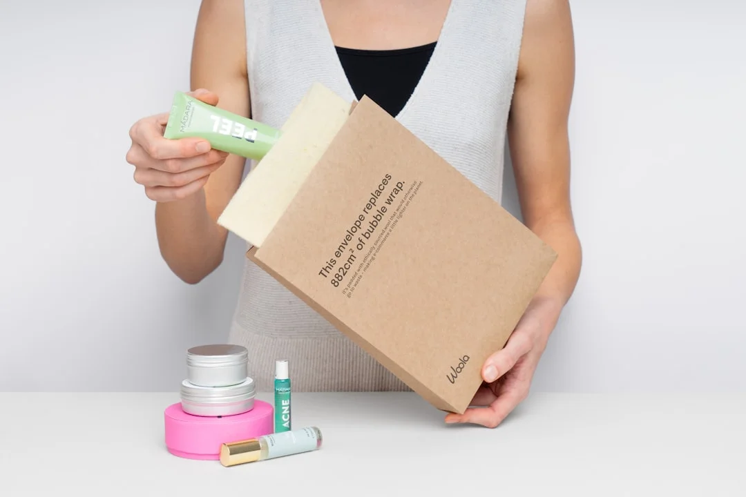 Quality control - packing products into rigid boxes