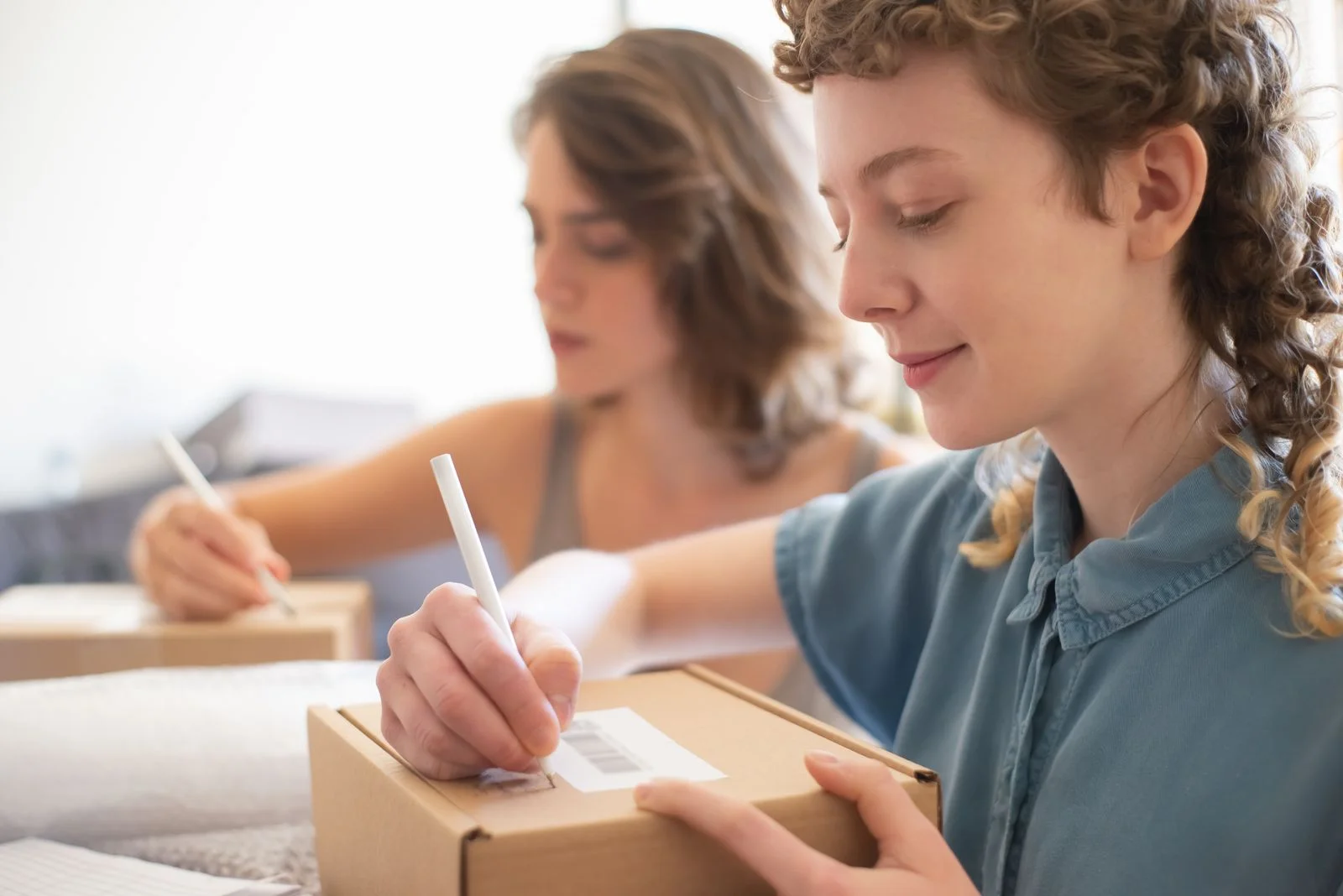 Mailer box vs shipping box comparison for ecommerce packaging